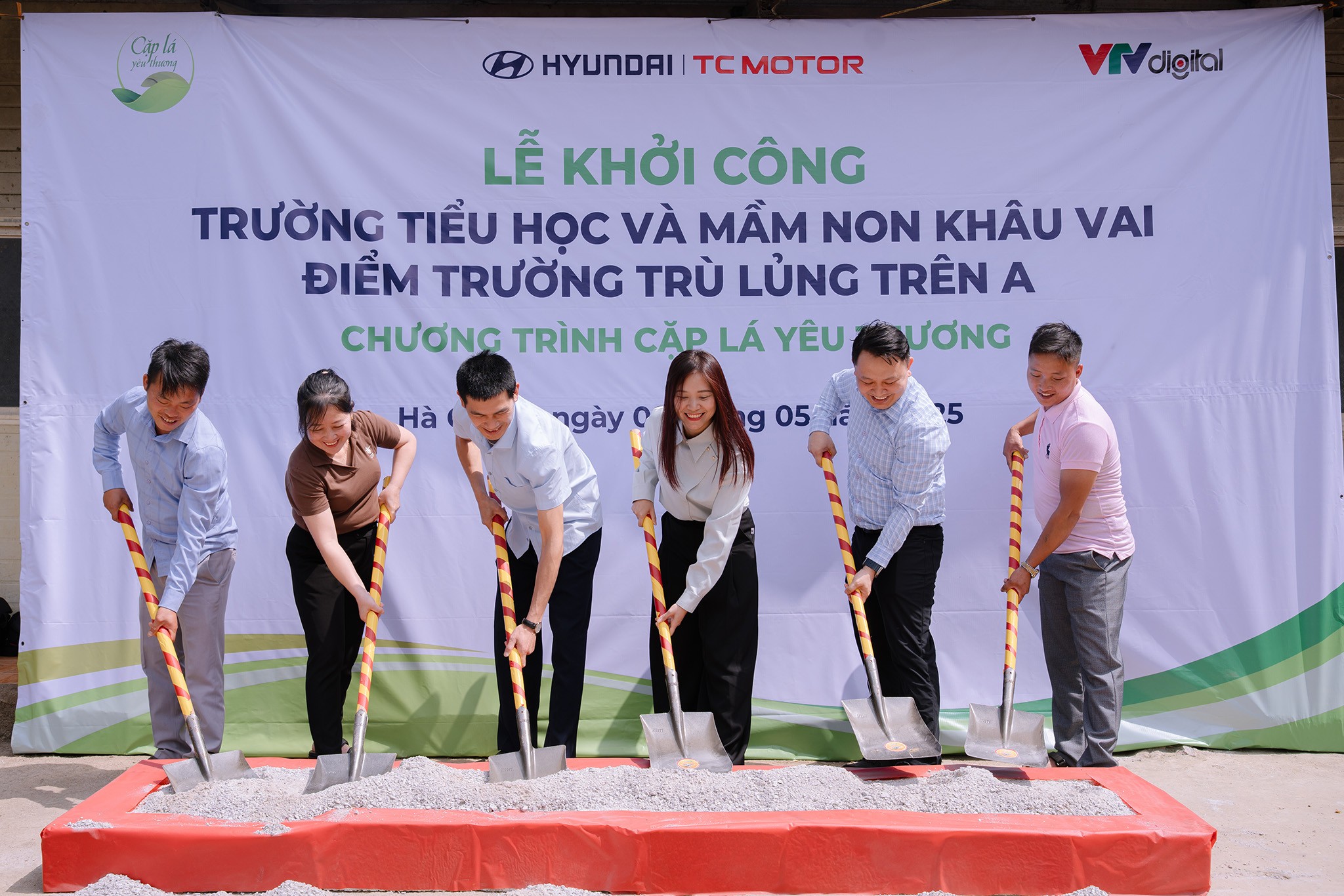 Hyundai Thành Công Việt Nam cùng "Cặp lá yêu thương" khởi công xây dựng điểm trường Trù Lủng Trên A - 2 Hyundai Thành Công Việt Nam cùng "Cặp lá yêu thương" khởi công xây dựng điểm trường Trù Lủng Trên A - 2