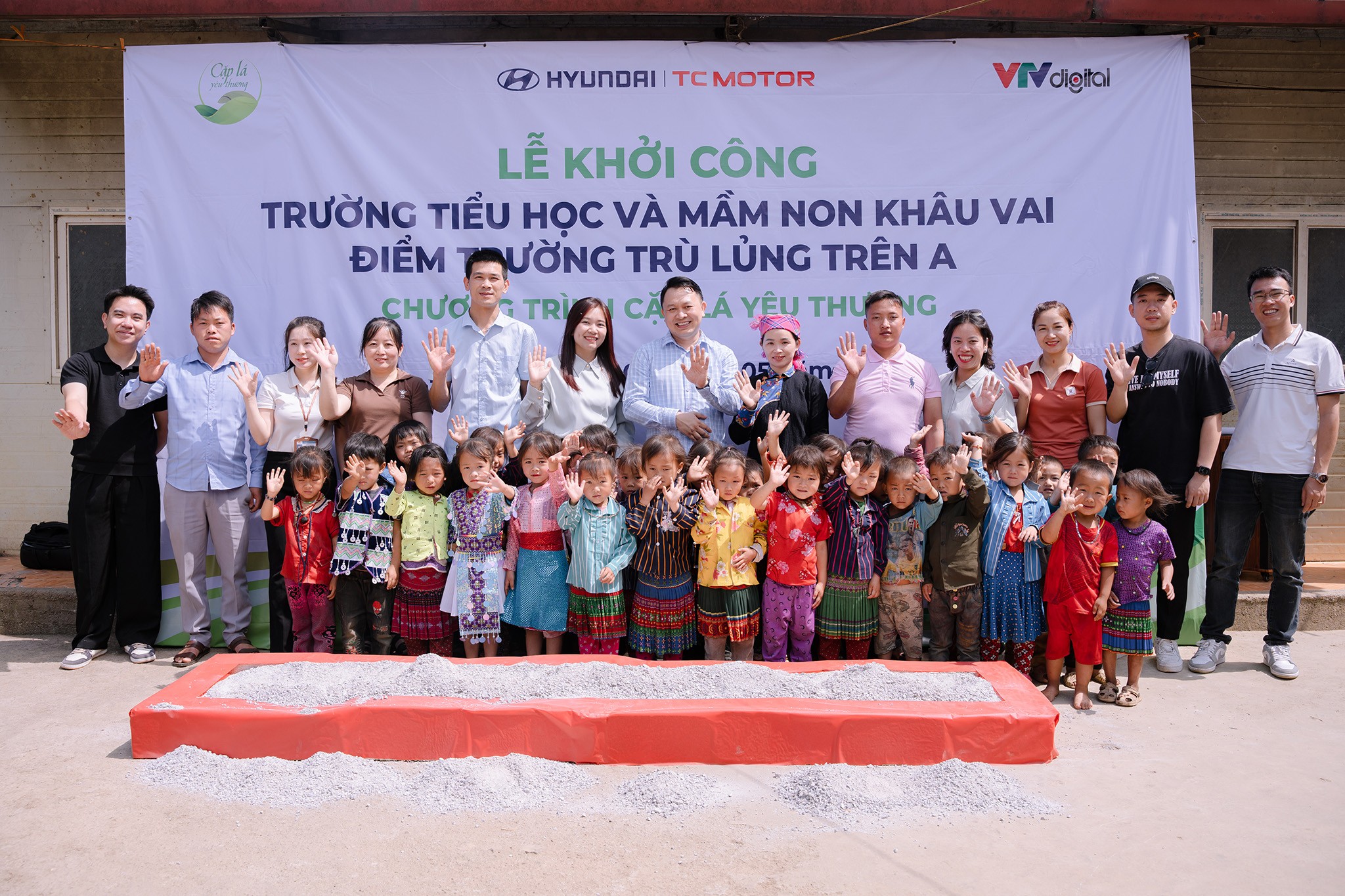 Hyundai Thành Công Việt Nam cùng "Cặp lá yêu thương" khởi công xây dựng điểm trường Trù Lủng Trên A Hyundai Thành Công Việt Nam cùng "Cặp lá yêu thương" khởi công xây dựng điểm trường Trù Lủng Trên A